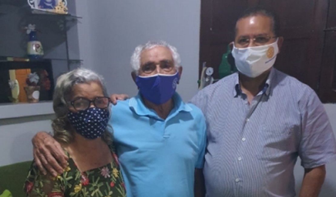 Vídeo. Casal de idosos, com 80 e 89 anos, vence a covid-19 em Arapiraca