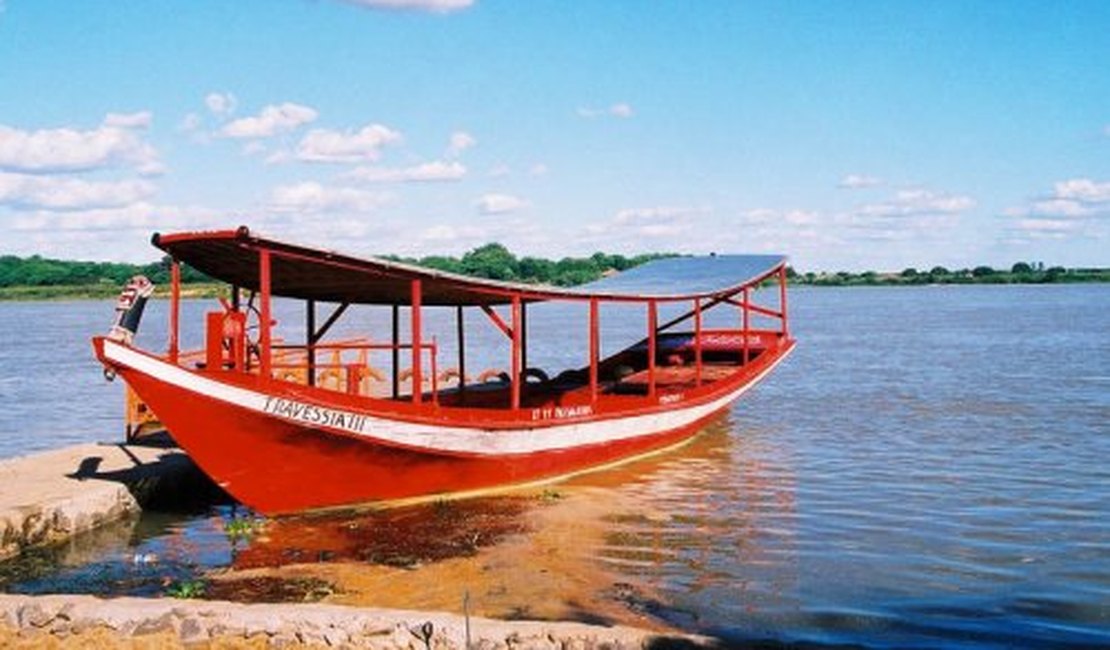 Após assalto, suspeitos fogem em barco e são detidos pela polícia de Traipu