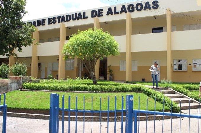 Funcionária de lanchonete é esfaqueada por ex-companheiro dentro do campus da Uneal, em Arapiraca