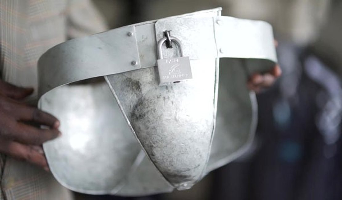 Homem cria 'cueca de aço' para evitar ataque de mulher insatisfeita