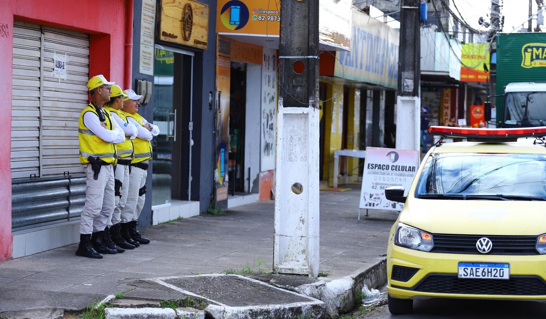 Agentes do Ronda no Bairro atuam em flagrante de furto, em Maceió