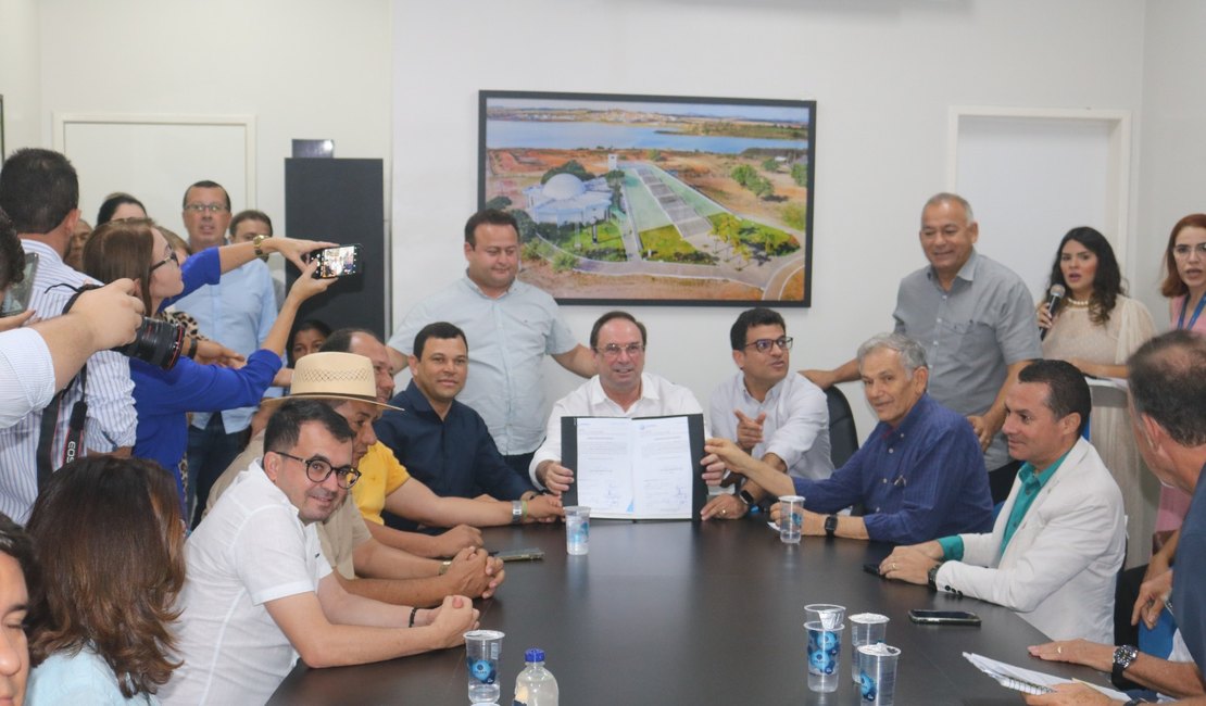 Luciano Barbosa assina Ordem de Serviço para a construção do Centro Novo de Arapiraca; assista