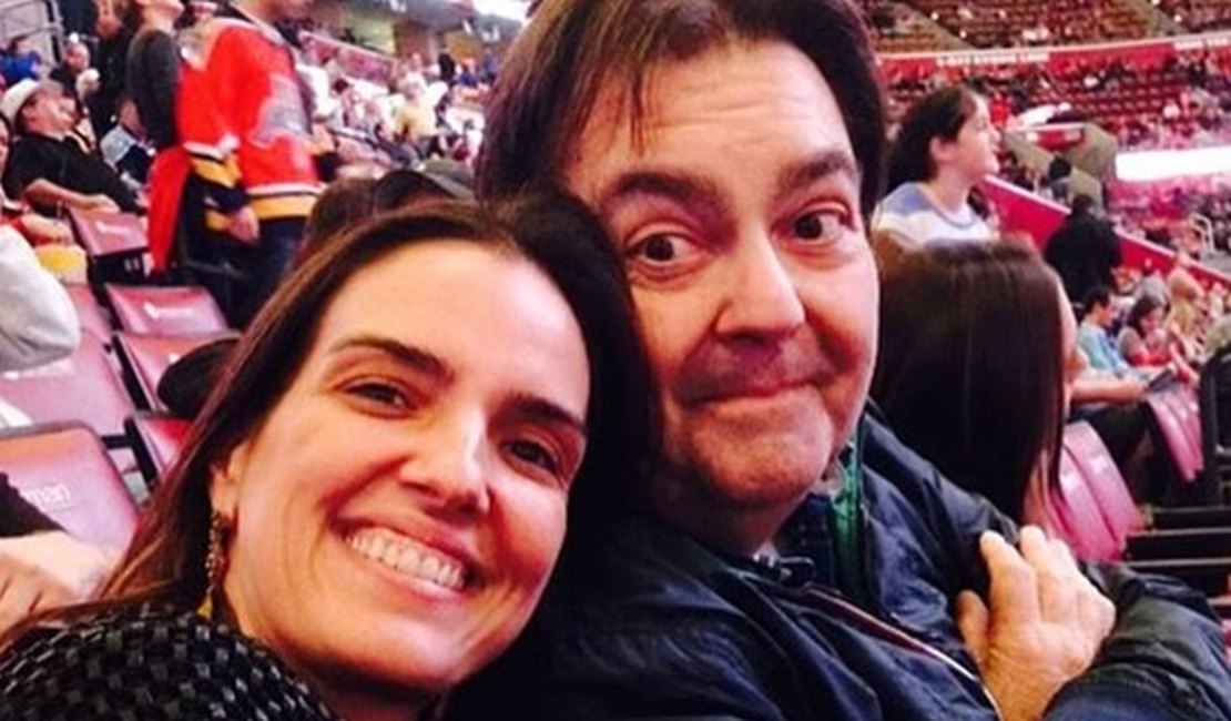 Esposa de Faustão revela que apresentador voltou a ser internado