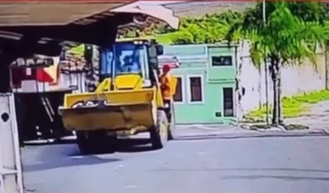 Trabalhador fica ferido após colisão entre trem da CBTU e retroescavadeira em Rio Largo