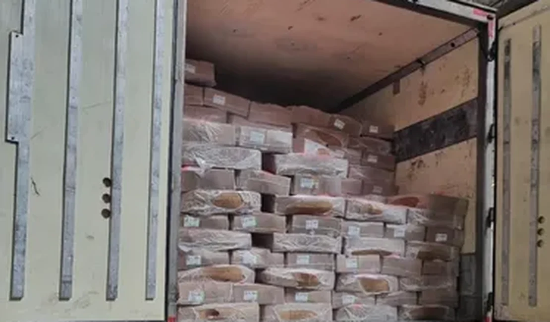 Mais de R$ 300 mil em frango e linguiça com documentação irregular são apreendidos em operação na Levada