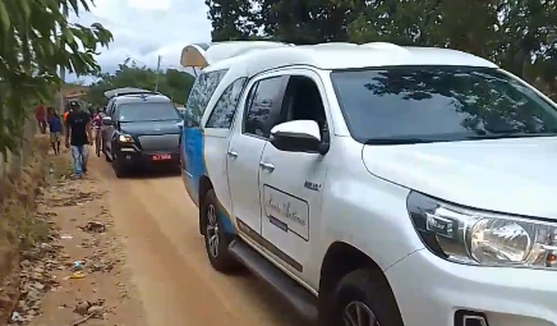 Quatro vítimas de chacina registrada em Estrela de Alagoas são sepultadas na zona rural da cidade