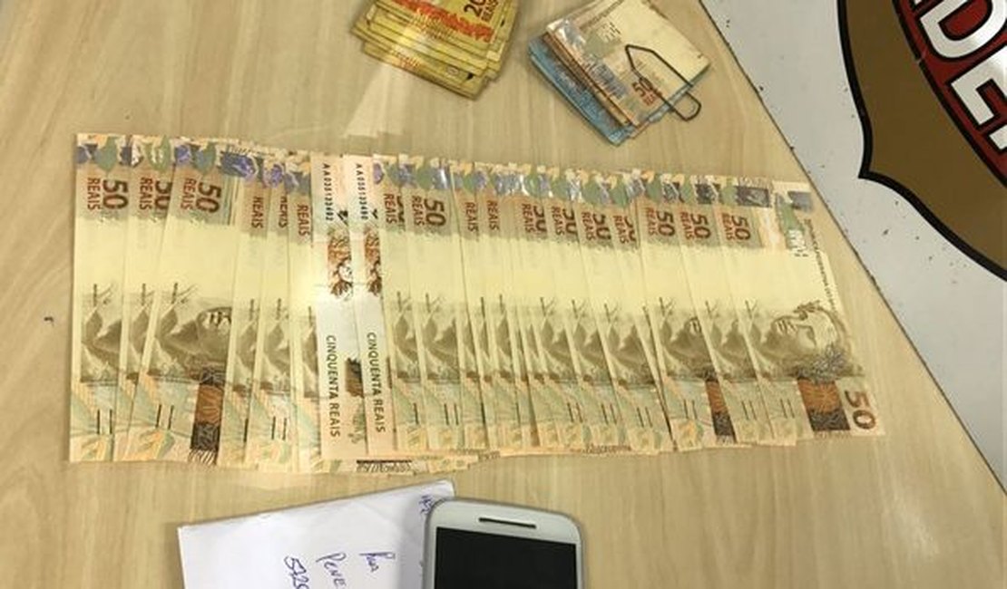 Homem é preso com dinheiro falso adquirido pela internet