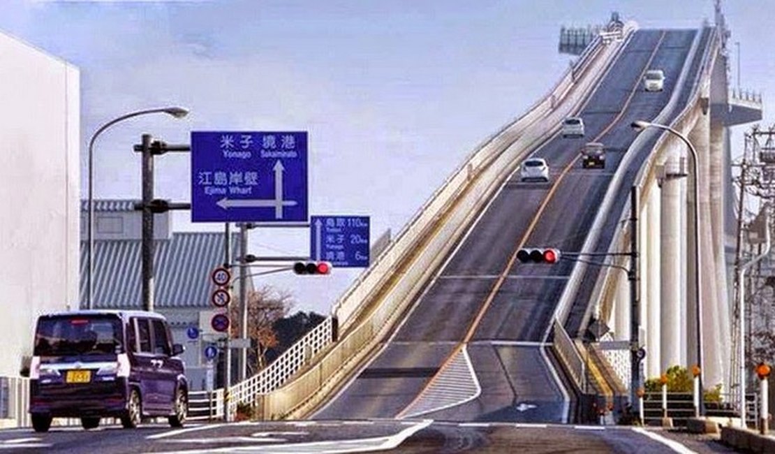 Japão cria 'ponte montanha-russa' obrigando condutores a encarem descida superígreme
