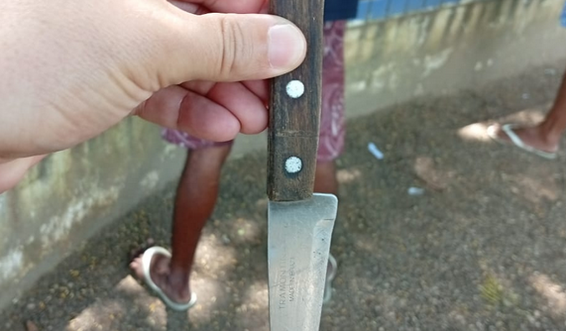 Jovem em situação de rua é denunciado após ameaçar pessoas com faca em Arapiraca