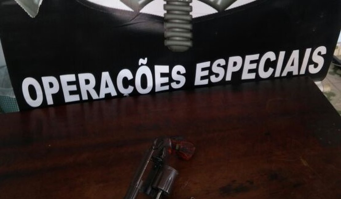 Homens são detidos com arma de fogo no bairro Brasília, em Arapiraca