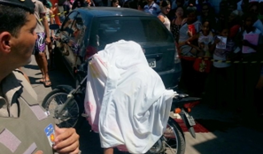 Execução no Sertão: Criminosos desferem vários tiros e vítima morre em cima de sua motocicleta