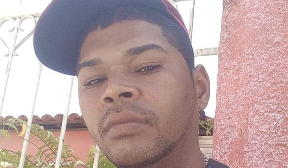 Homem baleado enquanto caminhava com amigo em Arapiraca morre no HEA