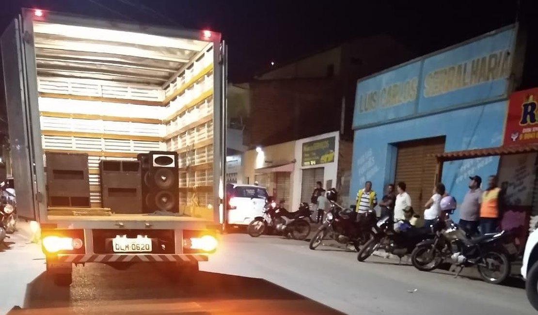 Homens são autuados e aparelhos de som apreendidos durante operação policial em Arapiraca