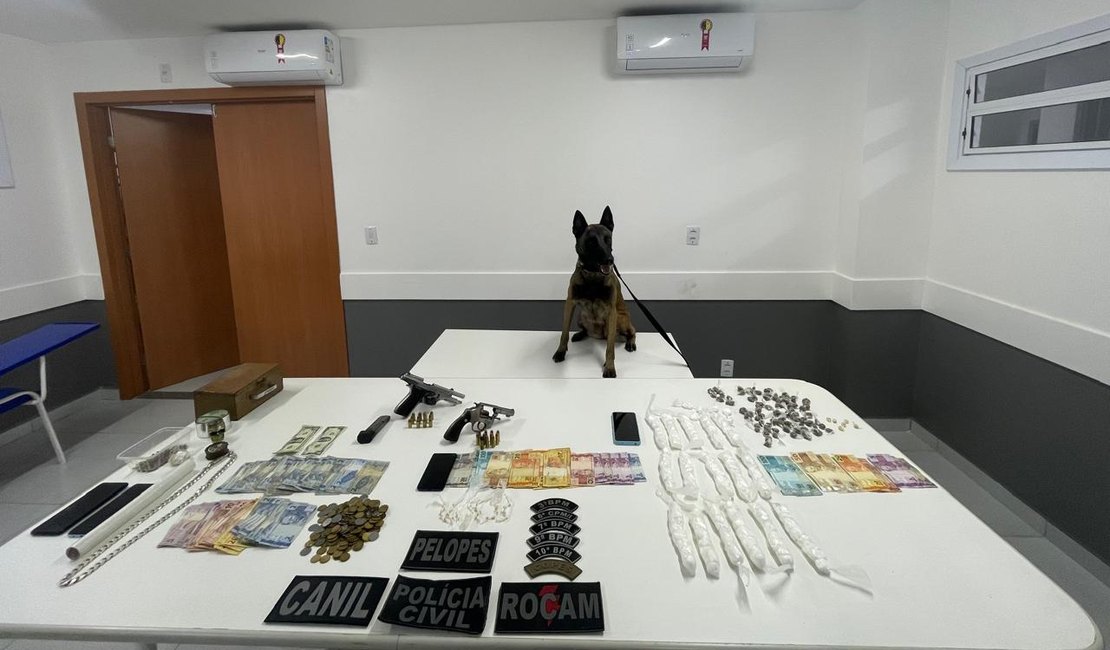 Policiais militares flagram jovem com drogas, dinheiro e revólver em casa durante cumprimento de mandado em Santana do Ipanema