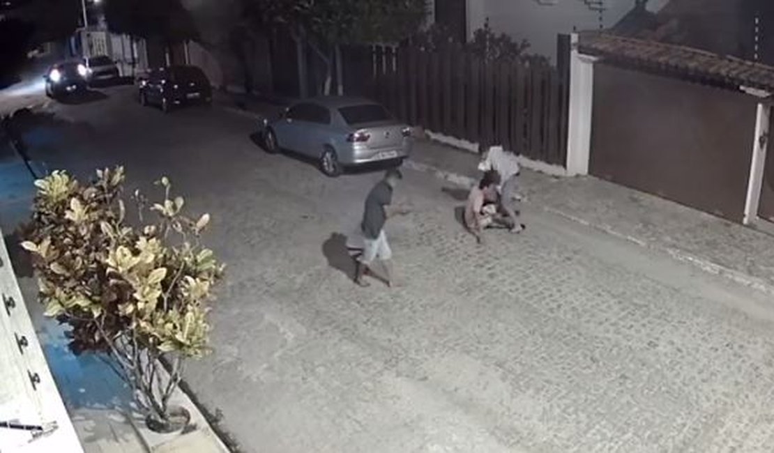 Imagens de segurança mostram homicídio no Alto do Cruzeiro, em Arapiraca