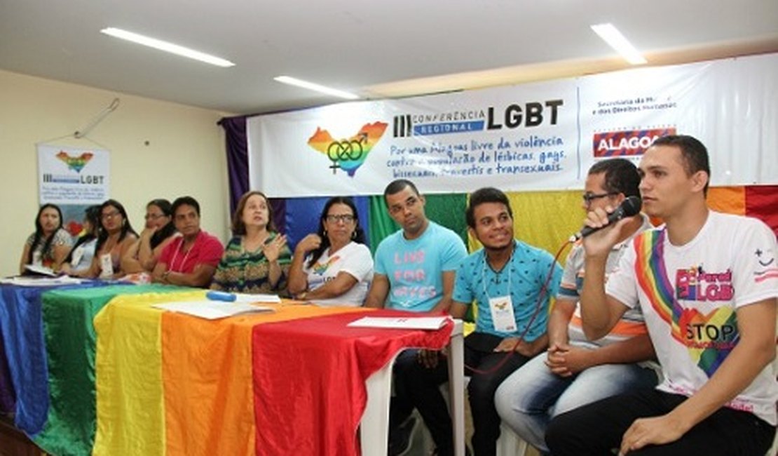 Homossexuais discutem direitos e melhorias de políticas públicas