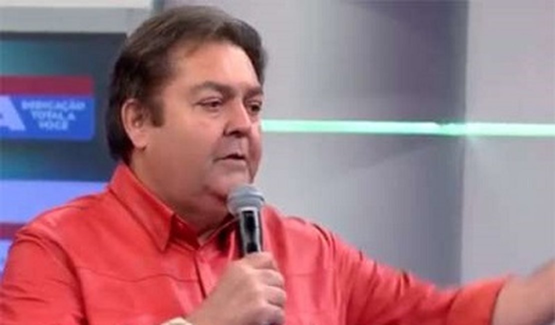 Faustão se irrita por falhas em repescagem na 'Dança dos Famosos'