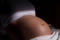 Gestante pede comida ao marido, que se irrita e a agride com socos na cabeça, em Maceió