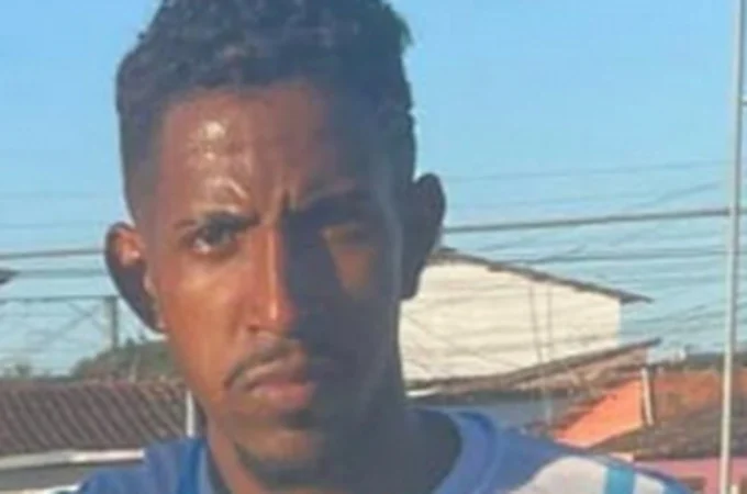 Homem é assassinado com ao menos 10 tiros em calçada, em Rio Largo