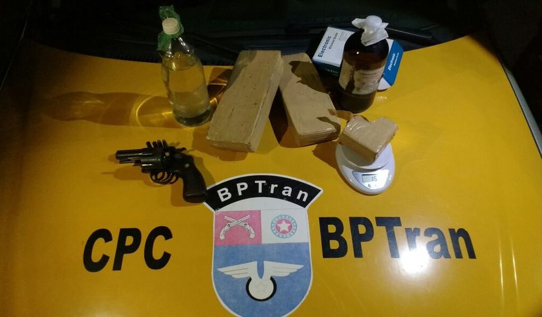 Militares apreendem mais de 2kg de maconha em 'boca de fumo', em Maceió