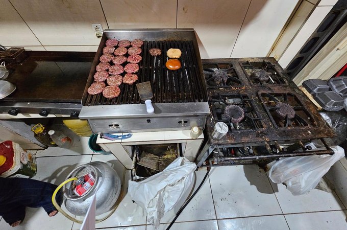 Hamburgueria é interditada pela Vigilância Sanitária por condições insalubres, em Maceió