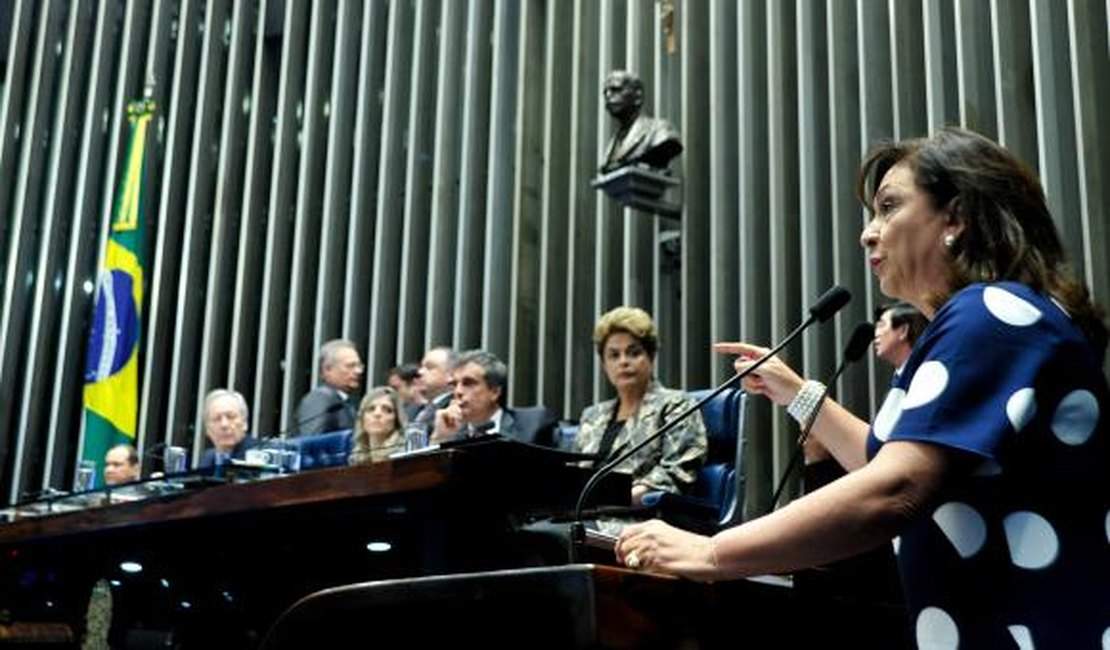 Três ex-ministros elogiam Dilma; quatro abrem mão de questioná-la