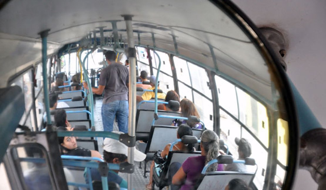 Ônibus coletivo que faz linha para a Ufal é assaltado, em Arapiraca