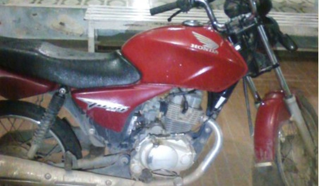Polícia encontra moto roubada na zona rural de Arapiraca