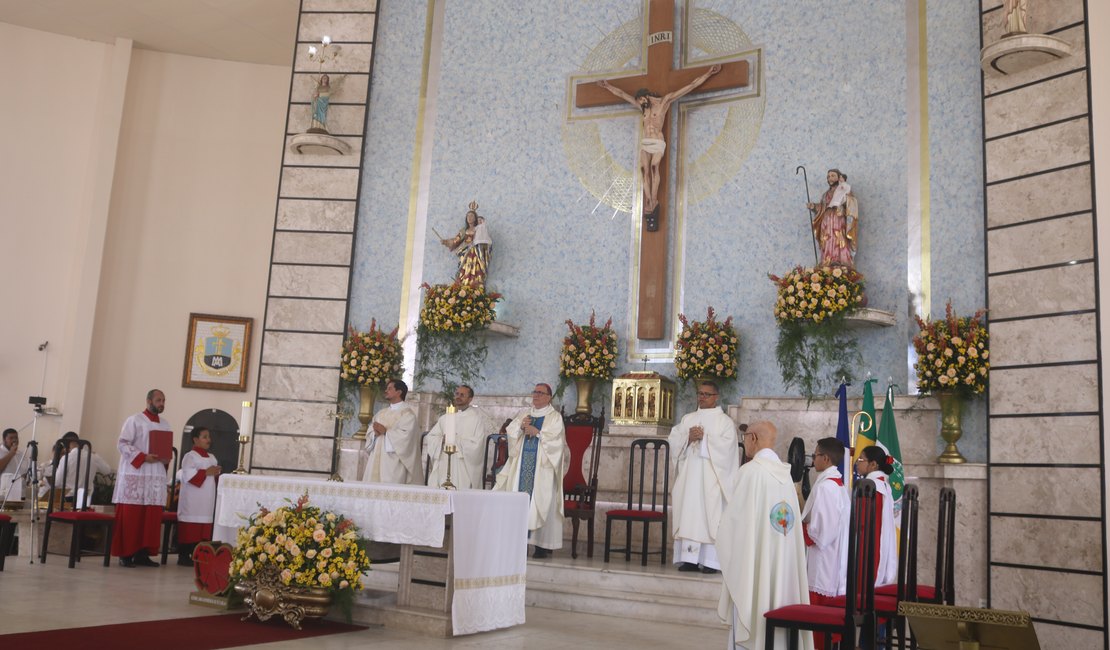 101 anos de progresso: com celebração religiosa e hasteamento dos pavilhões, Prefeitura celebra aniversário de Arapiraca