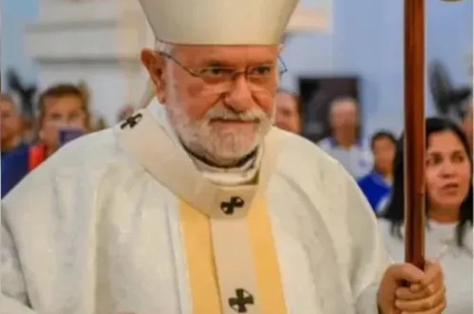 Dom Antônio Muniz, arcebispo de Maceió, é transferido para hospital em Recife