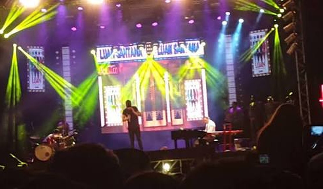 Palco de Luan Santana desaba e deixa feridos em rodeio de Catanduva