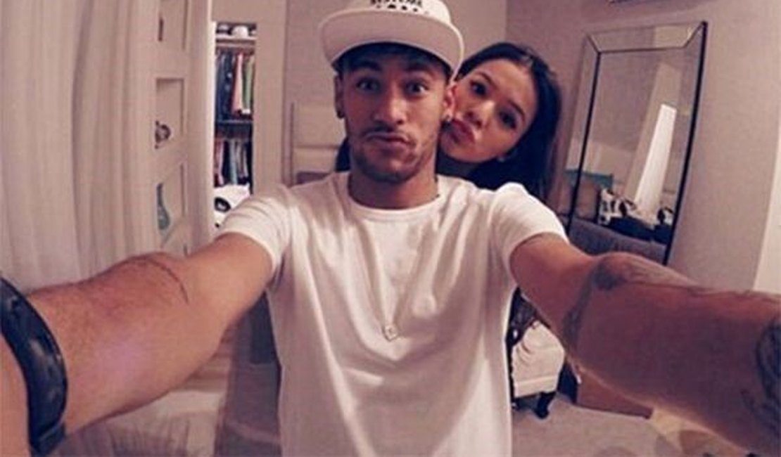 Recaída? Bruna Marquezine comenta foto de Neymar: 'Eu vou te dar alegria'