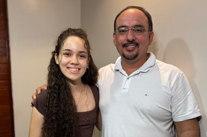 Orgulho de Junqueiro: Híllary Kelly é aprovada em universidade de Boston, EUA!
