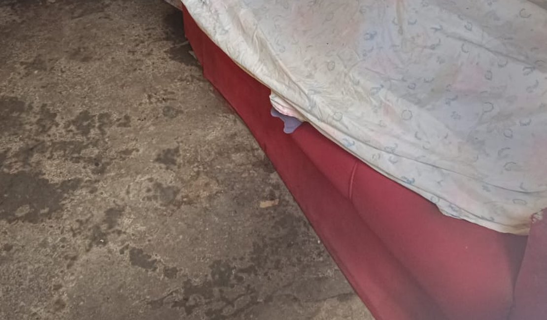 Homem é encontrado morto, no sofá de casa, em Craíbas