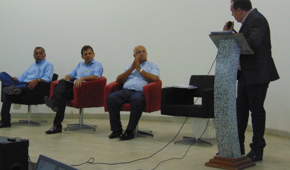 Candidatos a prefeito de Arapiraca apresentam propostas durante debate na Ufal