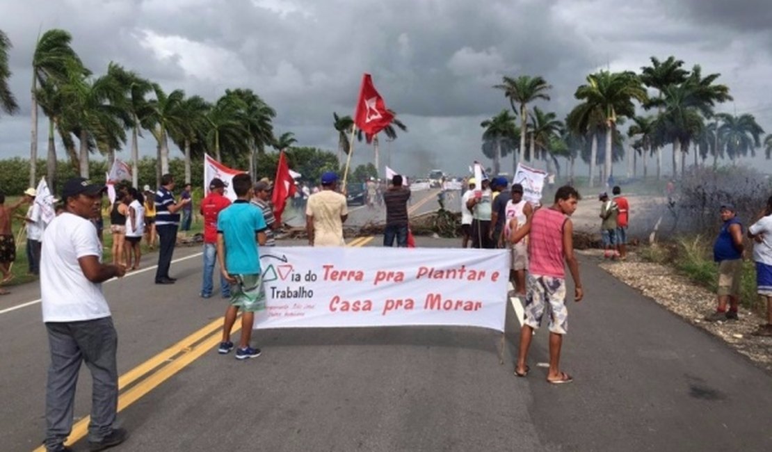 Movimento Sem Terra fecha 20 trechos de rodovias em Alagoas nesta sexta-feira
