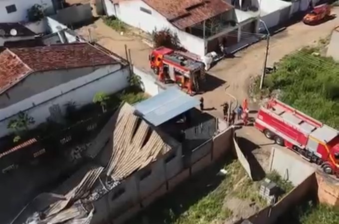 Vídeo divulgado pelos Bombeiros mostra destruição em fábrica de estofados em Arapiraca