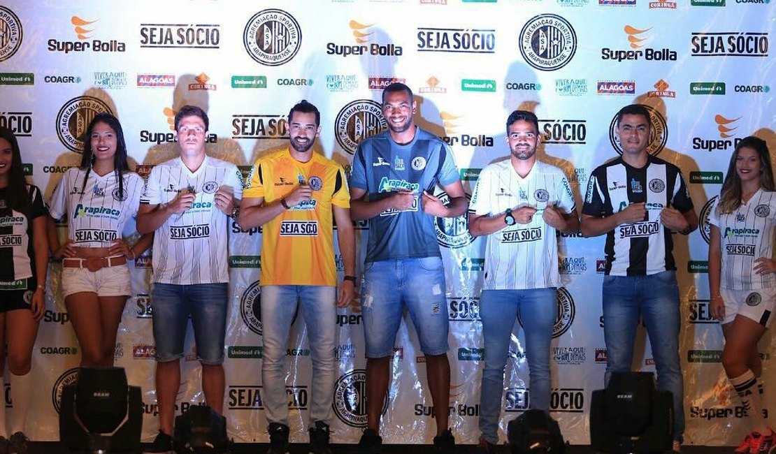 Com jogadores e modelos, ASA lança novo uniforme para a temporada 2016