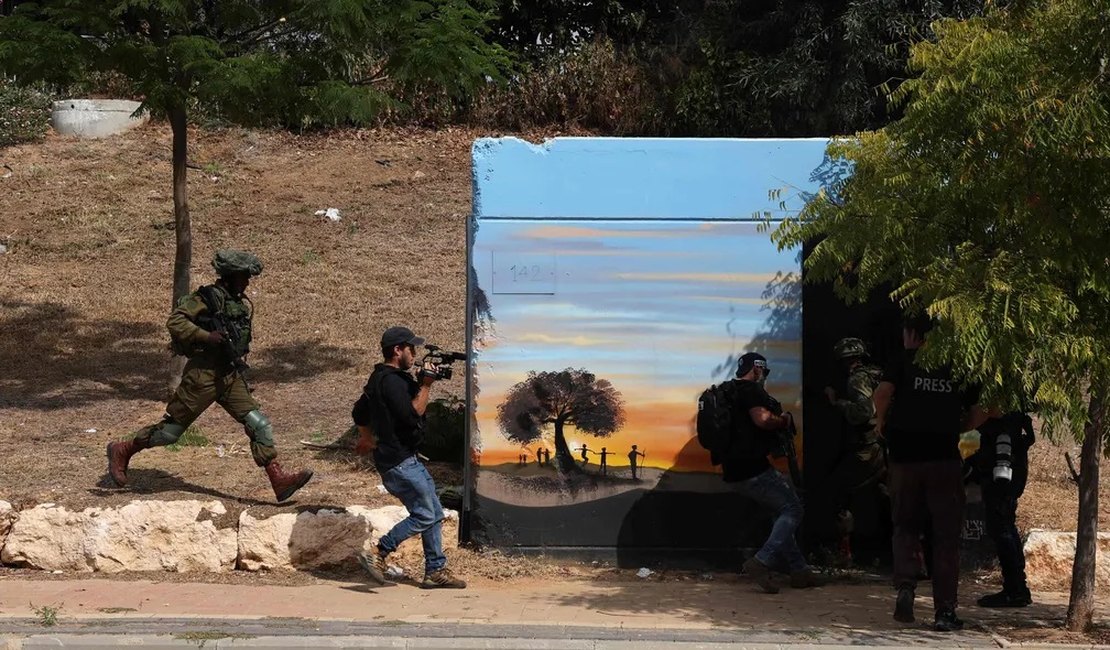 Jornalistas enfrentam perigo e a morte durante cobertura do conflito entre Israel e Hamas