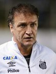 Santos anuncia Cuca como novo treinador da equipe após demissão de Vojvoda