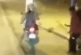 Casal que está assaltando em Maceió e Messias é identificado e polícia busca informações