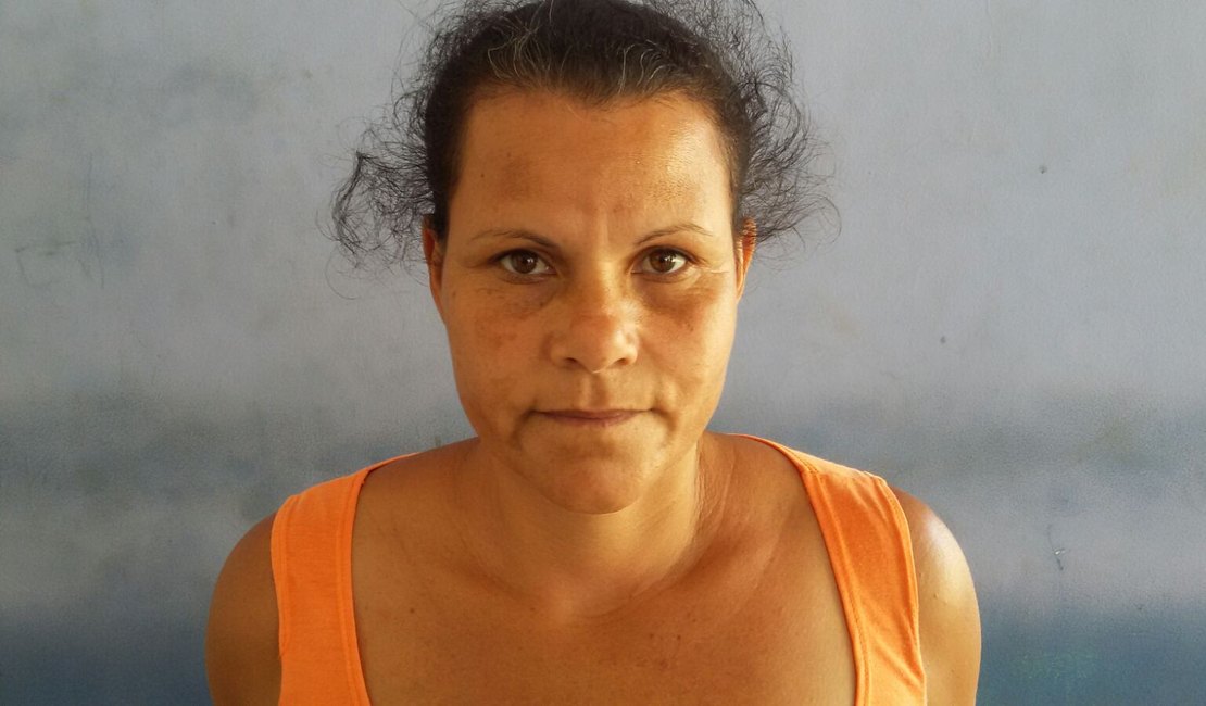 Mulher é presa com arma de fogo que seria utilizada para dar susto no marido