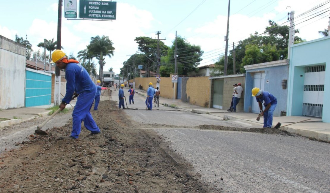 Prefeitura de Arapiraca intensifica pavimentação asfáltica no Alto do Cruzeiro