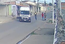 VÍDEO: Motociclista não consegue frear a tempo e colide em van no bairro Bom Sucesso