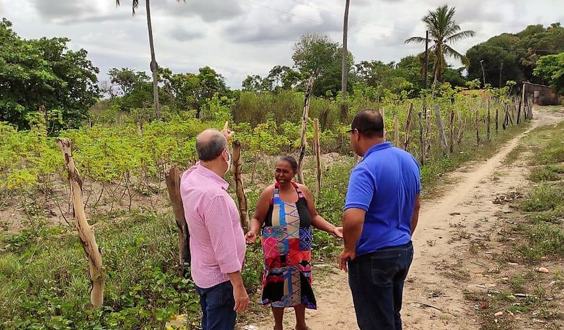 Prefeito de Penedo, Ronaldo Lopes visita zona rural da cidade