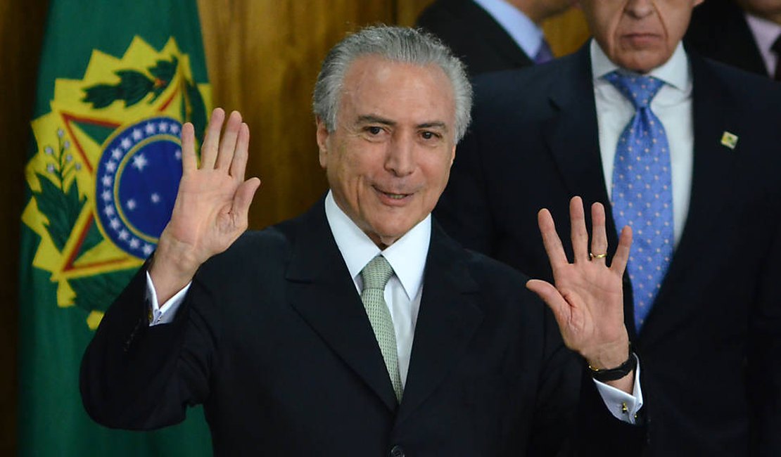 Temer anuncia liberação para saque de contas inativas do FGTS