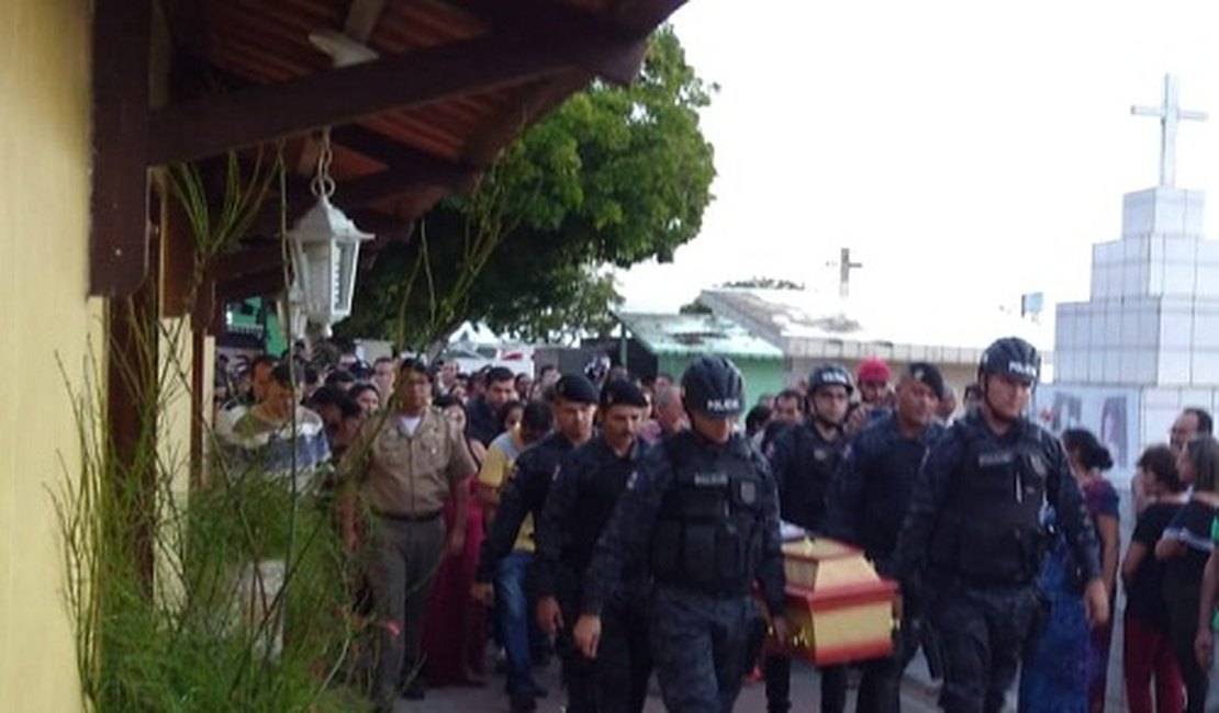 VÍDEO. Amigos e familiares se despedem da soldado Laysa, em Arapiraca