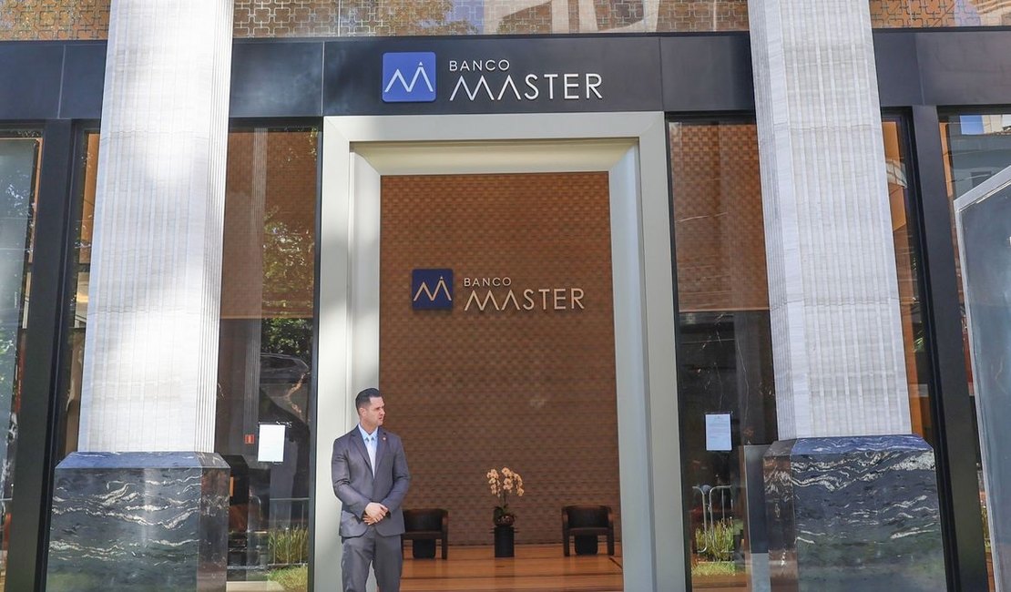 INSS bloqueia repasses a Master por problemas em consignados