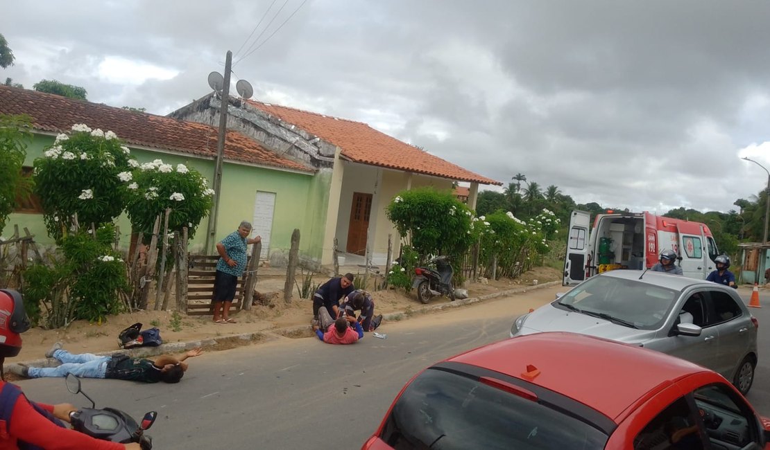 Batida frontal entre motocicletas deixa condutores feridos em Arapiraca