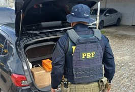 PRF apreende mais de 60 kg de maconha, arma e recupera carro roubado em Maceió